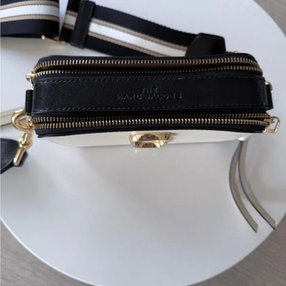 Marc Jacobs White and Gold Crossbody Bag - Picture 3 of 4